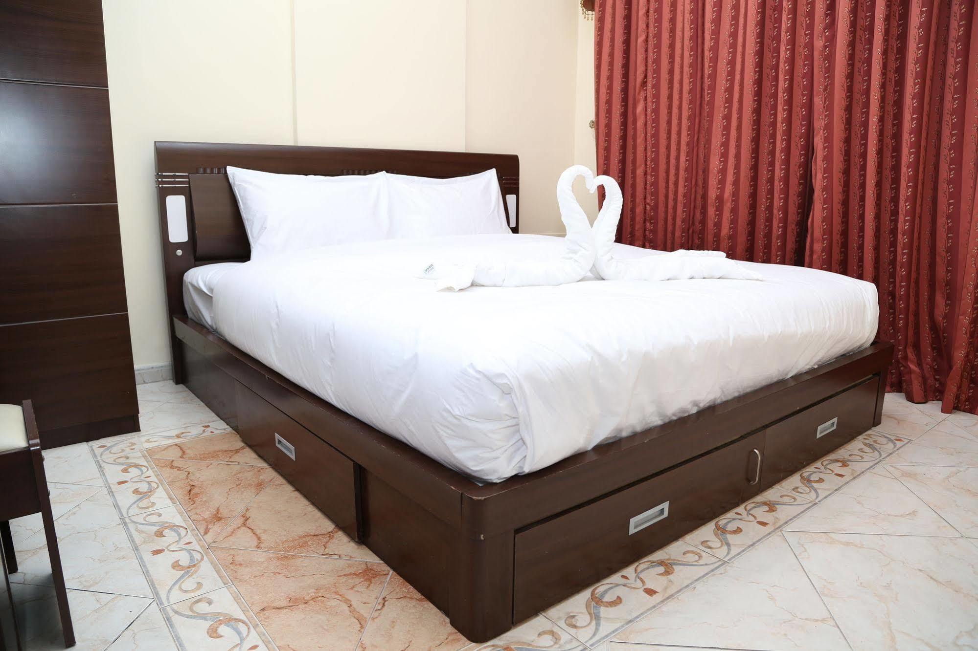 Safari Hotel Apartments Ajman Eksteriør billede